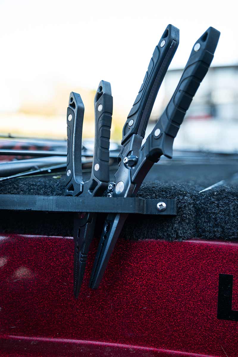 Pliers and hitch Fox Rage