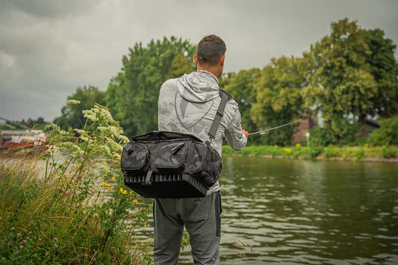 Backpack with boxes {{64230d4df6f5f52890f921391e9b0fe945}}} Voyager Camo Large