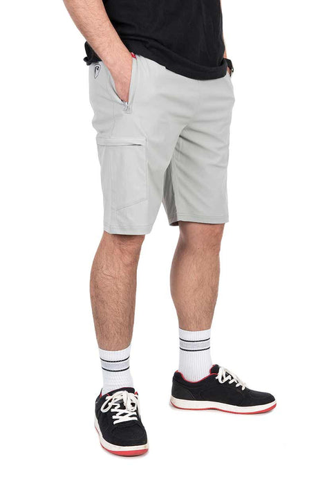 Pantalón corto ligero gris de Fox Rage, ideal para pesca, con bolsillos y cordón ajustable en la cintura.