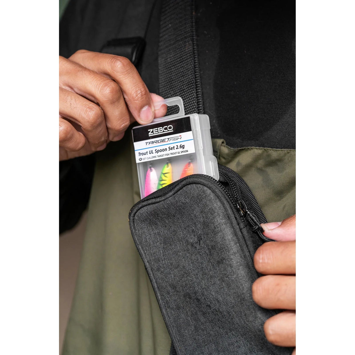 Bolso bandolera Zebco Trophy Shoulder Sling 9L - Tienda Bass