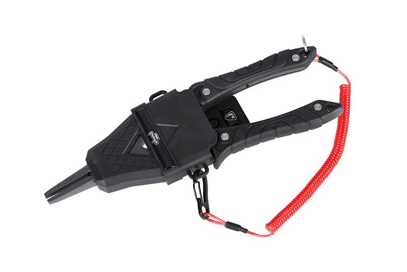 Pliers and hitch Fox Rage