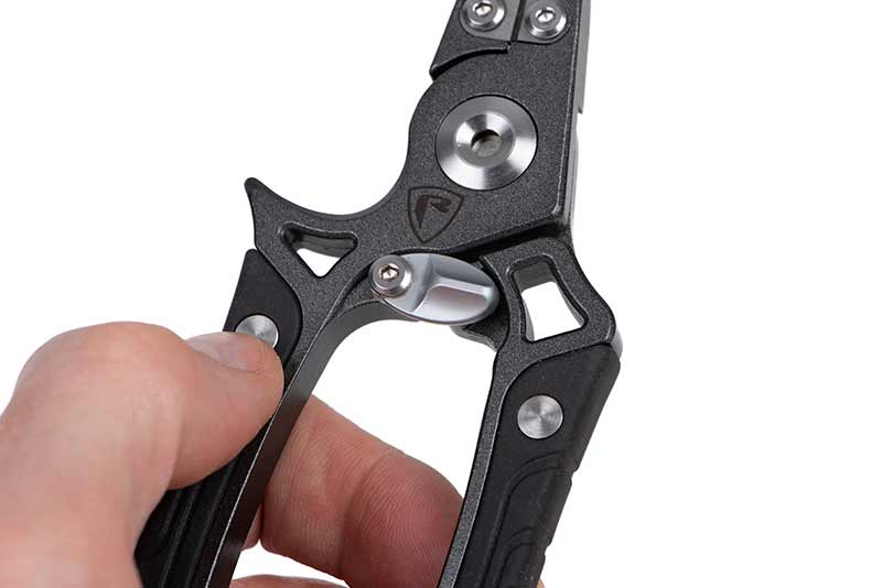 Pliers and hitch Fox Rage