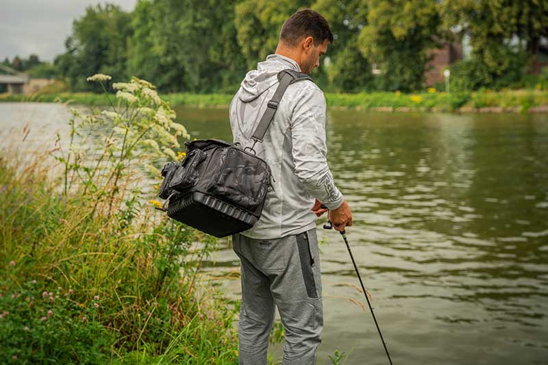 Backpack with boxes {{64230d4df6f5f52890f921391e9b0fe945}}} Voyager Camo Large