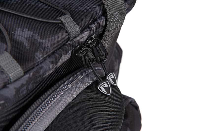 Backpack with cases Fox Rage} Voyager Camo Medium