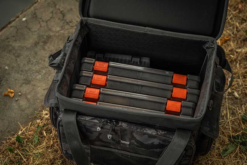 Backpack with boxes Fox Rage} Voyager Moulded Camo XL