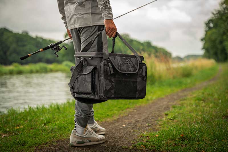 Backpack with boxes Fox Rage} Voyager Moulded Camo XL