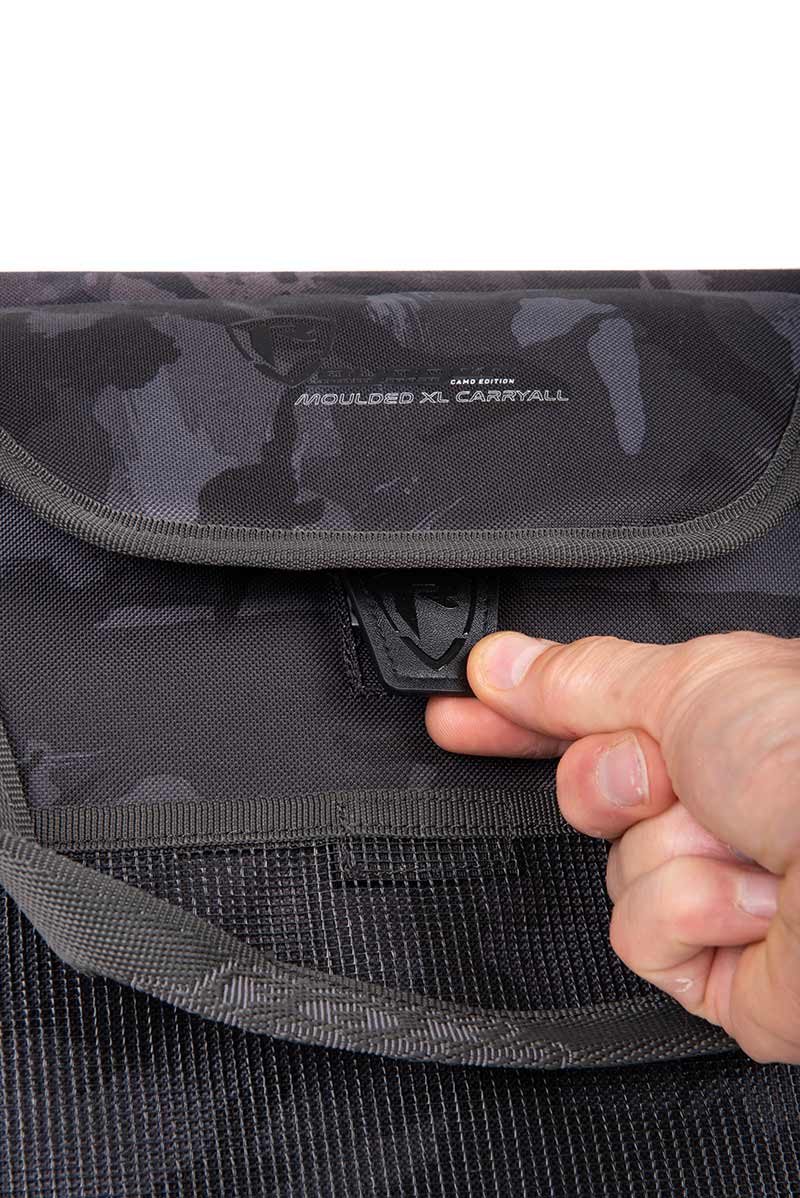 Backpack with boxes Fox Rage} Voyager Moulded Camo XL