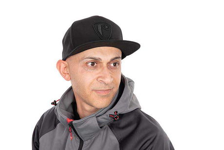 Gorra Fox Rage Shield Flat Peak Negra - Tienda Bass